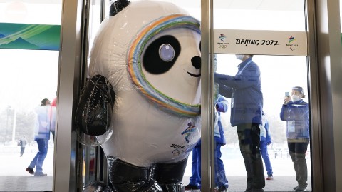 “卡门墩”萌翻主媒体中心 冰墩墩的北京冬奥奇遇记