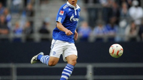 德甲赛场上闪耀的中国身影：盘点那些曾在德国顶级联赛效力的中国球员