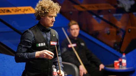 世锦赛惊魂逆转，凯伦·威尔逊鏖战力克罗伯逊挺进四强