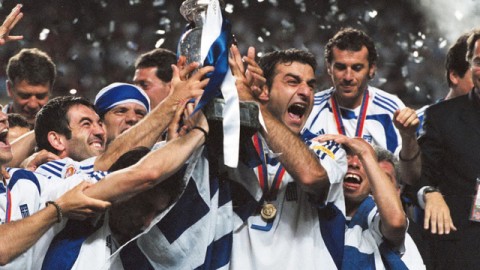 【标题】2004欧洲杯半决赛：葡萄牙2-1擒荷兰首进决赛