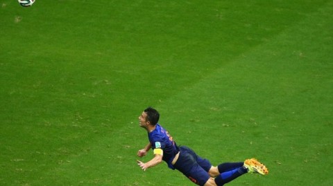 英格兰女足1-0西班牙女足：亨普闪击定乾坤，世界冠军不败金身告破