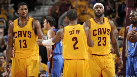 米切尔32分领七连胜骑士客场逆转黄蜂