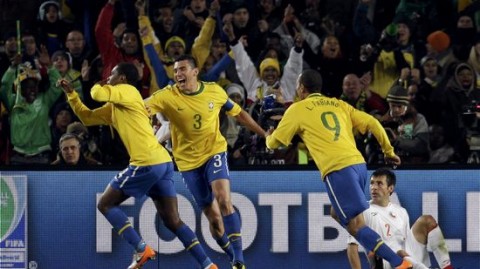 18岁新星倒钩破纪录！巴西3-0完胜智利锁定世预赛第二