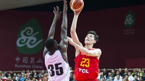 中国男篮红队首战击败非洲冠军，周琦22+8宣告回归