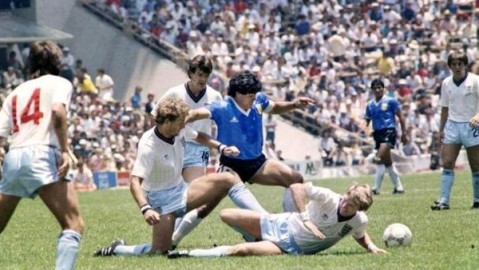 IFFHS权威认证：阿根廷世纪球员之王梅西，为何力压马拉多纳登顶足坛历史？