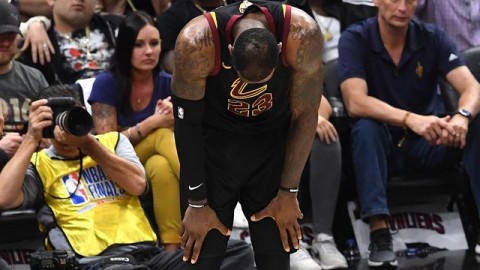 17-18勇士4-0横扫骑士！杜兰特库里统治总决赛