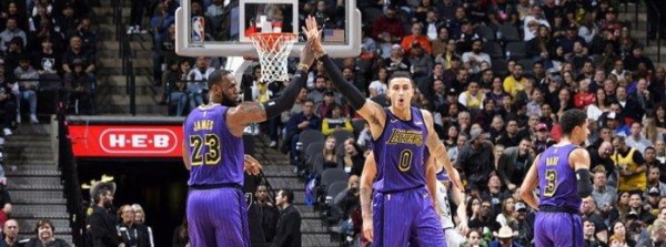 标题：2025-26赛季NBA首轮G4骑士激战猛龙 客队背水一战争夺赛点