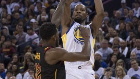 标题：2018总决赛G4勇士108-85横扫骑士王朝登顶（30字）