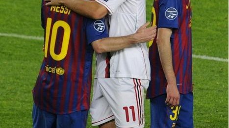 标题：拉菲尼亚戴帽巴萨5-2塞维利亚，主场14连胜破纪录