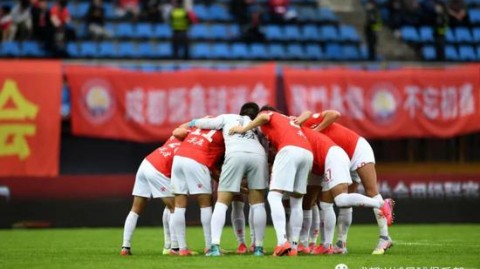 卡洛斯同期球员集体谢幕：从巴西双翼到银河战舰，重构边后卫美学的传奇时代